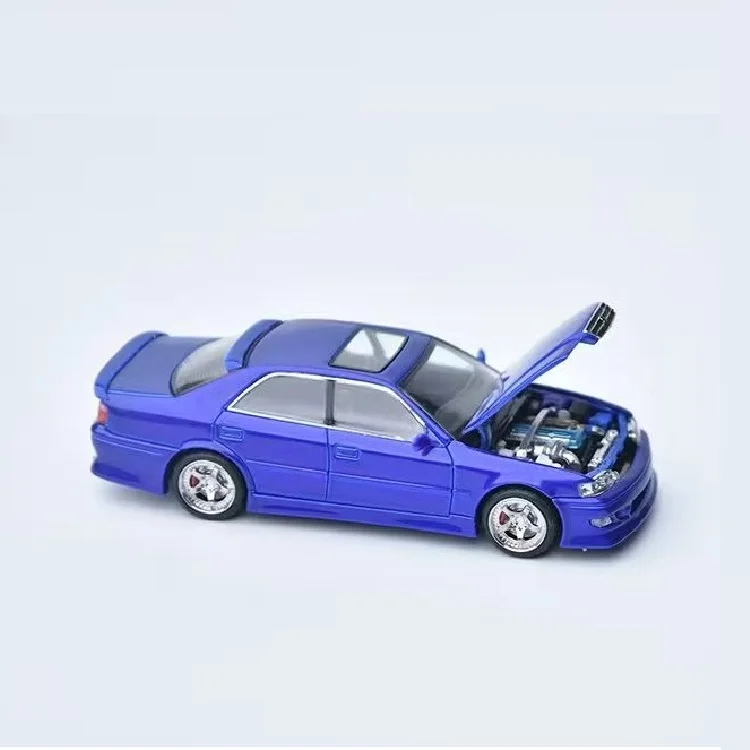 Коллекционная модель автомобиля Chaser MK6 (JZX100) в масштабе 1:64, литая под давлением
Коллекционная модель автомобиля Chaser MK6 (JZX100) в масштабе 1:64, литая под давлением