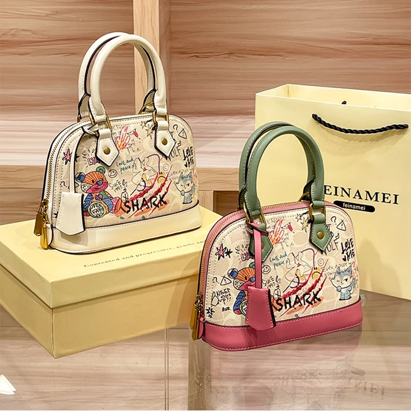 Brand women's bag graffiti box small square bag 2024 new autumn and winter high-end designer handbag single shoulder crossbody
Brand women's bag graffiti box small square bag 2024 new autumn and winter high-end designer handbag single shoulder crossbody