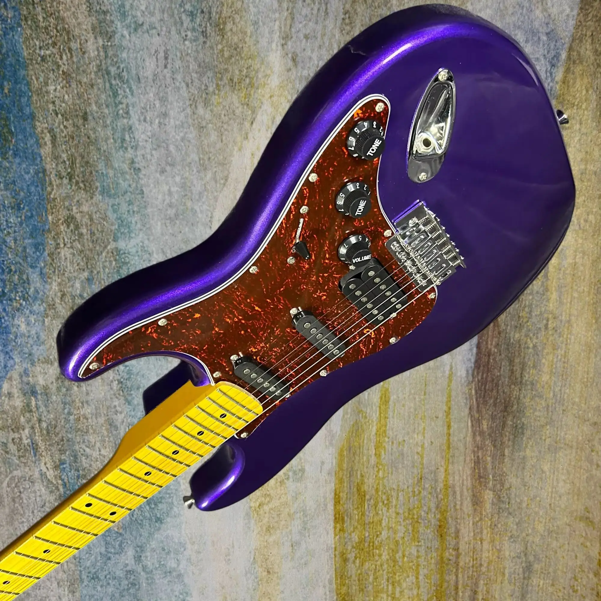 Metallic Purple Electric Guitars Mahogany Body Maple Fretboard SSH Pickups
Metallic Purple Electric Guitars Mahogany Body Maple Fretboard SSH Pickups