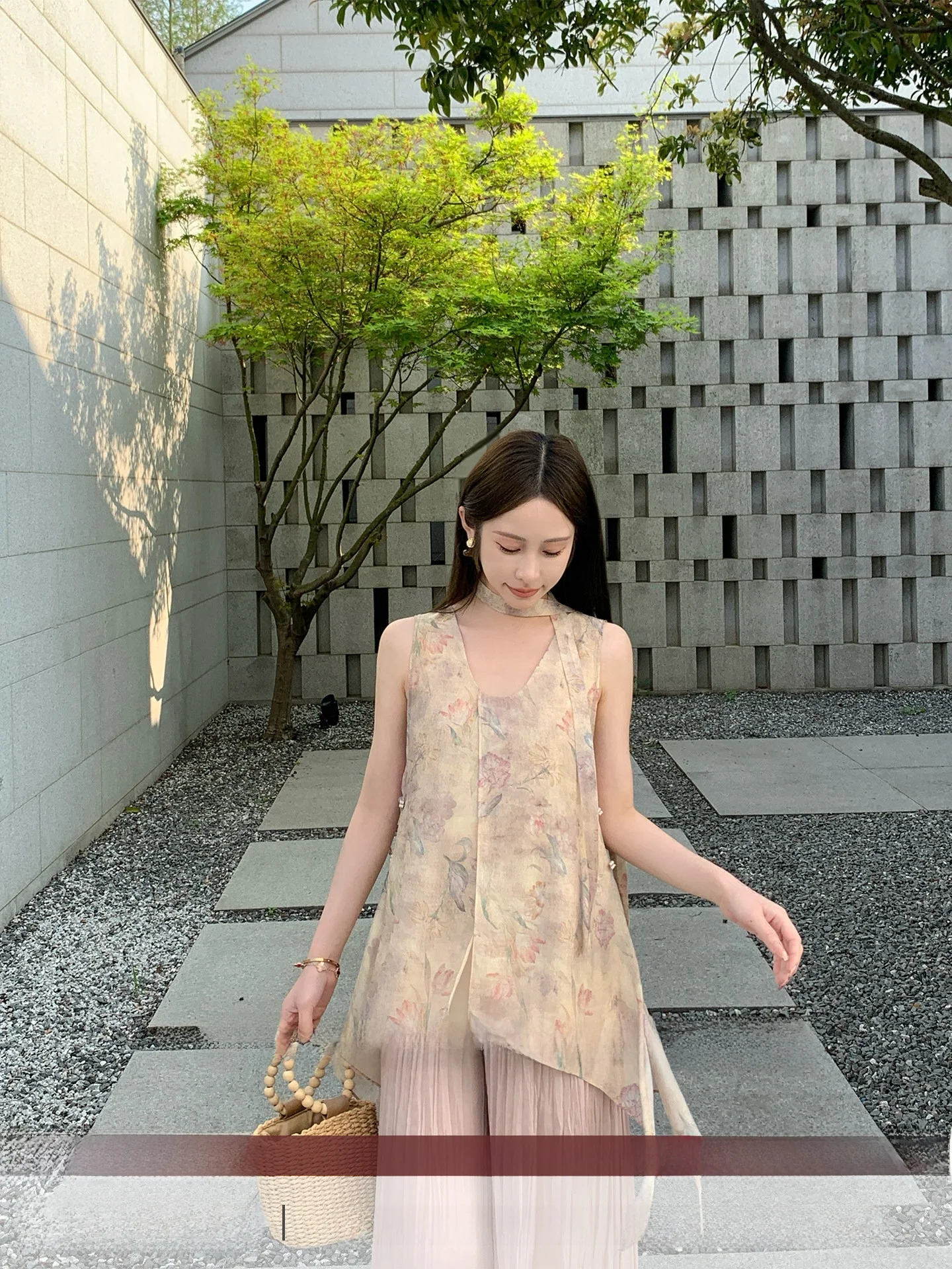 New Chinese Style Women's Vest Short Sleeve Waist-Cinching Mid-Length Sleeveless Top for City Commuting in Summer 2026
New Chinese Style Women's Vest Short Sleeve Waist-Cinching Mid-Length Sleeveless Top for City Commuting in Summer 2026