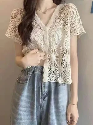 2026 New Hollow out Lace Short Knitted Top Women's Summer Slim Fit Thin Short Sleeve Open Cardigan Shirt V Neck Button up
2026 New Hollow out Lace Short Knitted Top Women's Summer Slim Fit Thin Short Sleeve Open Cardigan Shirt V Neck Button up