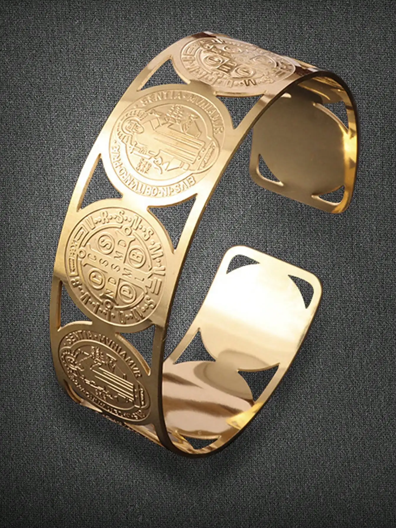 Gold-Tone Open Cuff Bangle with Engraved Circular Medallions, Lightweight Fashion Jewelry for Women
Gold-Tone Open Cuff Bangle with Engraved Circular Medallions, Lightweight Fashion Jewelry for Women