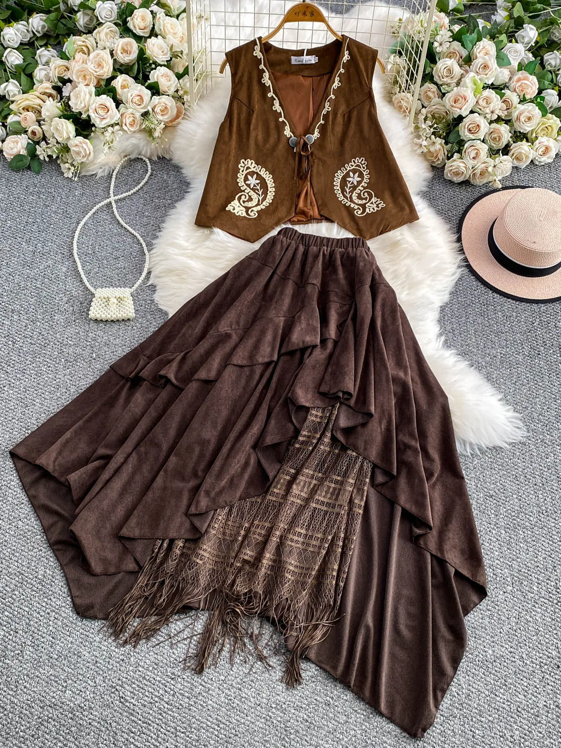 Elegant V-neck Leather Vest Embroidered Deer Skin Velvet Patchwork Skirt Set Spring Summer Fashion Outerwear Women's Outfits
Elegant V-neck Leather Vest Embroidered Deer Skin Velvet Patchwork Skirt Set Spring Summer Fashion Outerwear Women's Outfits