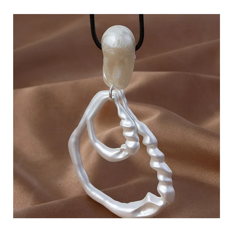 Jewelry Explosive Water Drop Pearl Necklace Metal Retro Simple Pendant Long Chain Sweater Chain
Jewelry Explosive Water Drop Pearl Necklace Metal Retro Simple Pendant Long Chain Sweater Chain