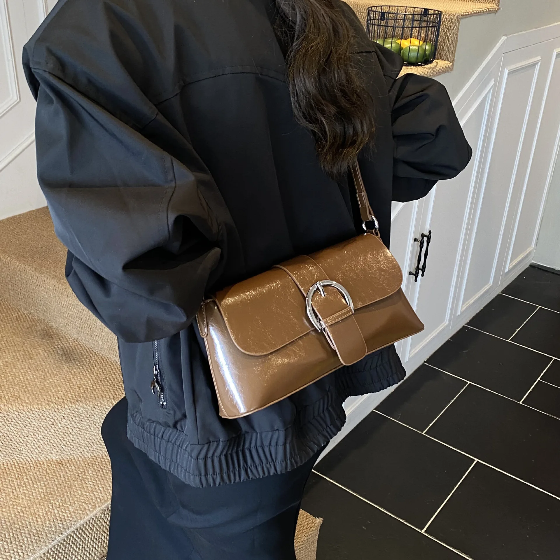 High-End Oil Leather Retro Small Bag - 2025 New Commuter Versatile Women's Shoulder Armpit Minimalist Handheld Bag
High-End Oil Leather Retro Small Bag - 2025 New Commuter Versatile Women's Shoulder Armpit Minimalist Handheld Bag