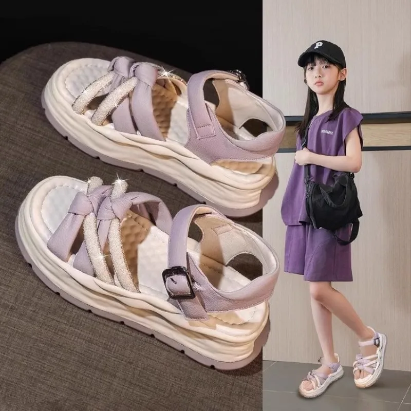 Детские модные сандалии в корейском стиле для летнего пляжного отдыха, из искусственной кожи, с мягкой подошвой для хорошей фиксации. Размеры: 26 - 37.
Детские модные сандалии в корейском стиле для летнего пляжного отдыха, из искусственной кожи, с мягкой подошвой для хорошей фиксации. Размеры: 26 - 37.