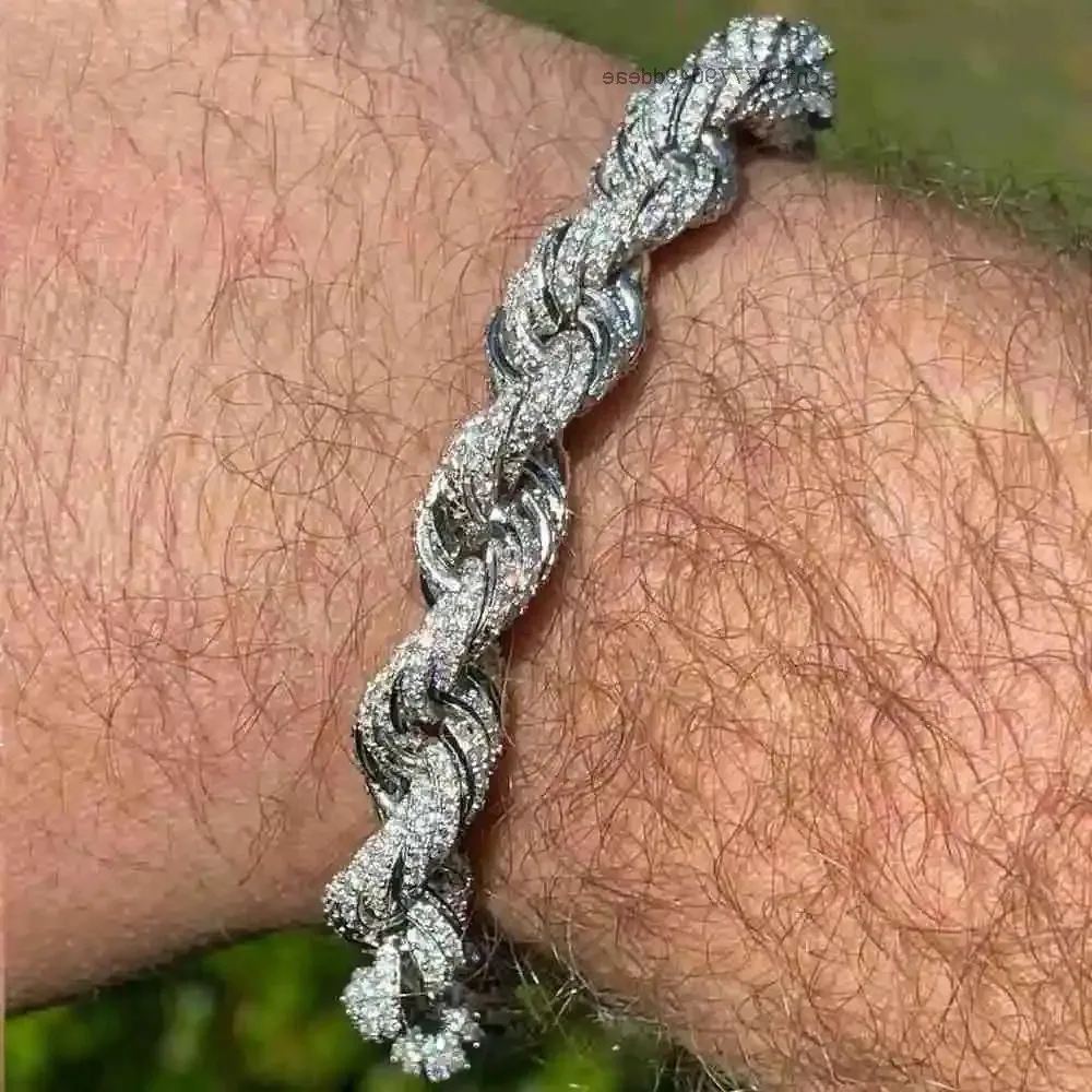 Мужские 10 мм рэпер Iced Out с имитацией бриллианта S925, стерлинговое серебро, кубинские звенья, муассанит, браслет из веревки в стиле хип-хоп
Мужские 10 мм рэпер Iced Out с имитацией бриллианта S925, стерлинговое серебро, кубинские звенья, муассанит, браслет из веревки в стиле хип-хоп