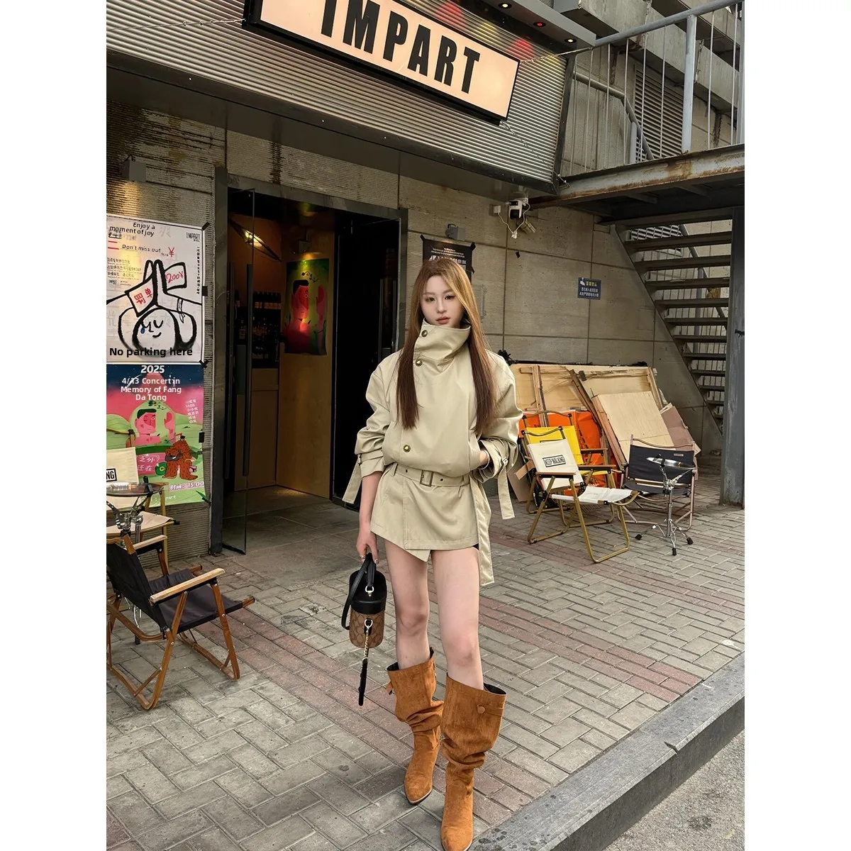 Женская ветровка цвета хаки с воротником-стойкой, весна-осень 2025, новый дизайн, в корейском повседневном стиле, прямого кроя
Женская ветровка цвета хаки с воротником-стойкой, весна-осень 2025, новый дизайн, в корейском повседневном стиле, прямого кроя