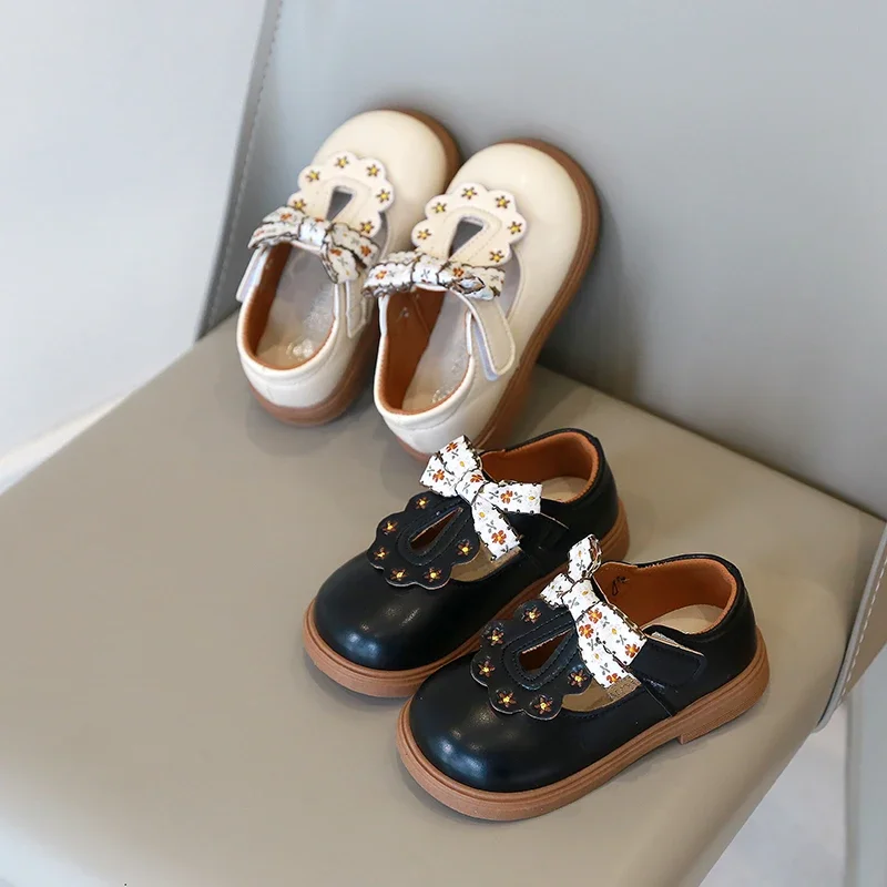 Children Leather Shoes for Girls 2025 Spring New Fashion Korean Style Soft Anti-slippery Versatile Chic Cut-outs Princess Shoes
Children Leather Shoes for Girls 2025 Spring New Fashion Korean Style Soft Anti-slippery Versatile Chic Cut-outs Princess Shoes