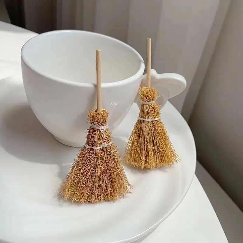 Simulation Broom Hair Clip Girls Cute Side Bangs Duckbill Clip Creative Hair Card Funny Headdress Women Jewelry Hair Ornaments
Simulation Broom Hair Clip Girls Cute Side Bangs Duckbill Clip Creative Hair Card Funny Headdress Women Jewelry Hair Ornaments