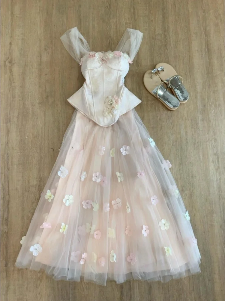 Sweet Holiday Style 3D Flower Embellished Strapless Top And Mesh Skirt Set Women's Summer Pink Fairy Tale Long Skirt Ensemble
Sweet Holiday Style 3D Flower Embellished Strapless Top And Mesh Skirt Set Women's Summer Pink Fairy Tale Long Skirt Ensemble