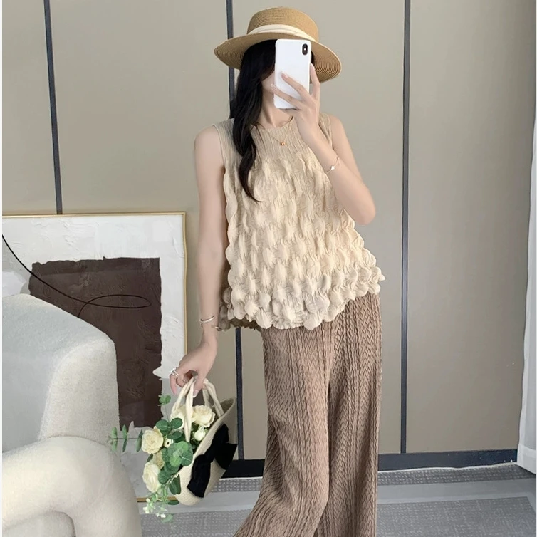 Miyake Pleated Top Women 2025 Solid Color Sweet Style Bubble Pleated Temperament Commuter Round Neck Sleeveless Loose Vest Tops
Miyake Pleated Top Women 2025 Solid Color Sweet Style Bubble Pleated Temperament Commuter Round Neck Sleeveless Loose Vest Tops