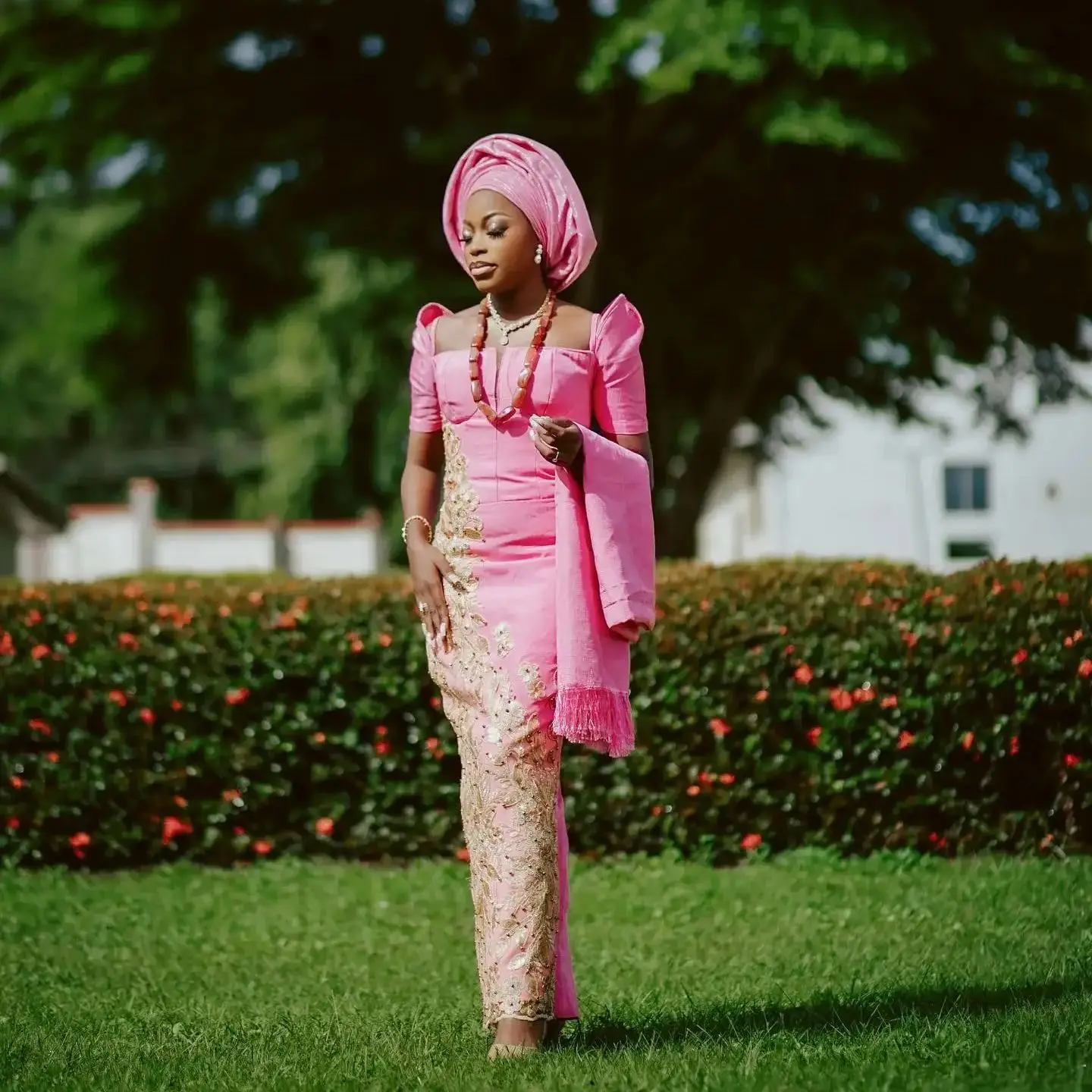 2026 Aso Ebi Elegant Pink Satin Evening Dresses Gold Appliques Mermaid Women Aso Ebi Gowns Square Collar African Wedding Dress
2026 Aso Ebi Elegant Pink Satin Evening Dresses Gold Appliques Mermaid Women Aso Ebi Gowns Square Collar African Wedding Dress