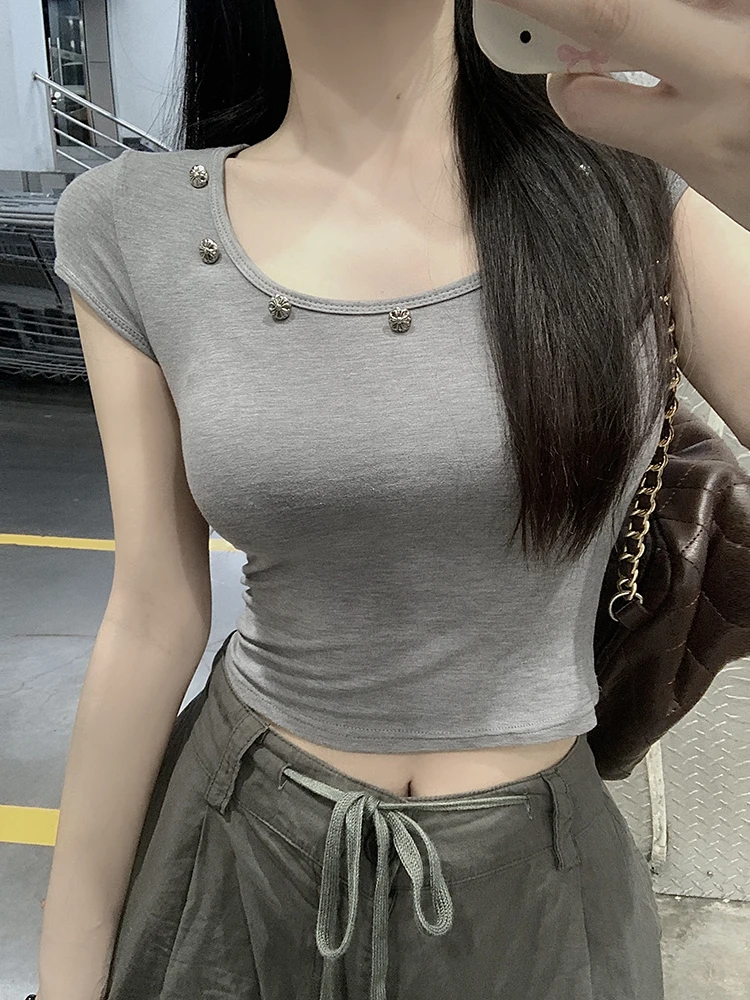 Summer New American Spicy Girl Button Decoration Short sleeved T-shirt Slim Fit Short Top
Summer New American Spicy Girl Button Decoration Short sleeved T-shirt Slim Fit Short Top