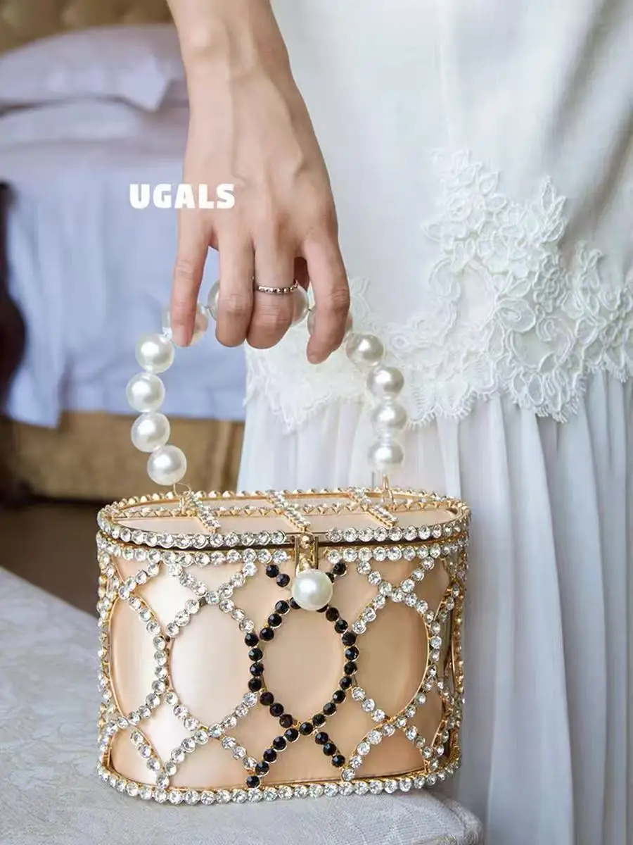 Fashion Pearl Beaded Handheld Women Handbag Crystal Rhinestones Diamond Banquet Bag Wedding Party Clutch Purse Shoulder Bag
Fashion Pearl Beaded Handheld Women Handbag Crystal Rhinestones Diamond Banquet Bag Wedding Party Clutch Purse Shoulder Bag