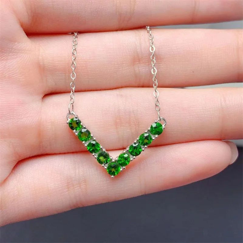 Natural Diopside Choker Chain Korean Style Design V Shape Simple 925 Silver Necklace Pendant
Natural Diopside Choker Chain Korean Style Design V Shape Simple 925 Silver Necklace Pendant