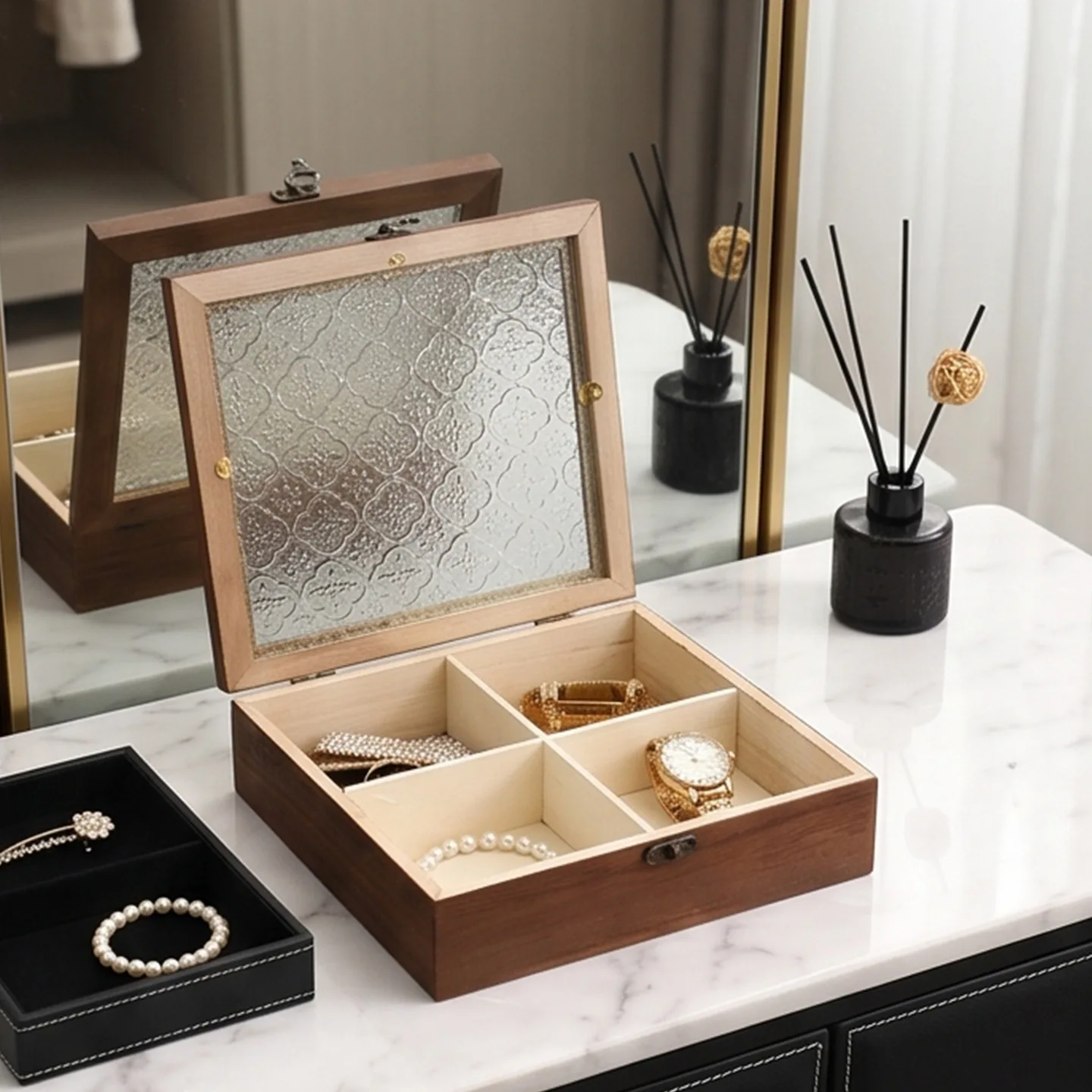 Ins Style Solid Wood Jewelry Box Retro Luxury Transparent Lid Divided Grid Desktop Storage Box Exquisite Wooden Ornament Case
Ins Style Solid Wood Jewelry Box Retro Luxury Transparent Lid Divided Grid Desktop Storage Box Exquisite Wooden Ornament Case