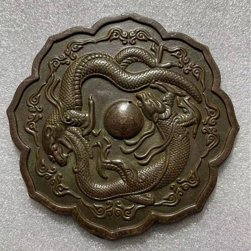 Antique Copper Mirror Vintage Double Dragon Relief Brass Ornament Collectible Home Decor handicrafts
Antique Copper Mirror Vintage Double Dragon Relief Brass Ornament Collectible Home Decor handicrafts