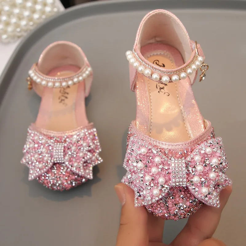 Children's Diamond Pearl Bow Sandals Girls Princess Shoes Comfortable Beach Casual Sandals Kids Summer Soft Sole Mary Jane Shoes
Children's Diamond Pearl Bow Sandals Girls Princess Shoes Comfortable Beach Casual Sandals Kids Summer Soft Sole Mary Jane Shoes