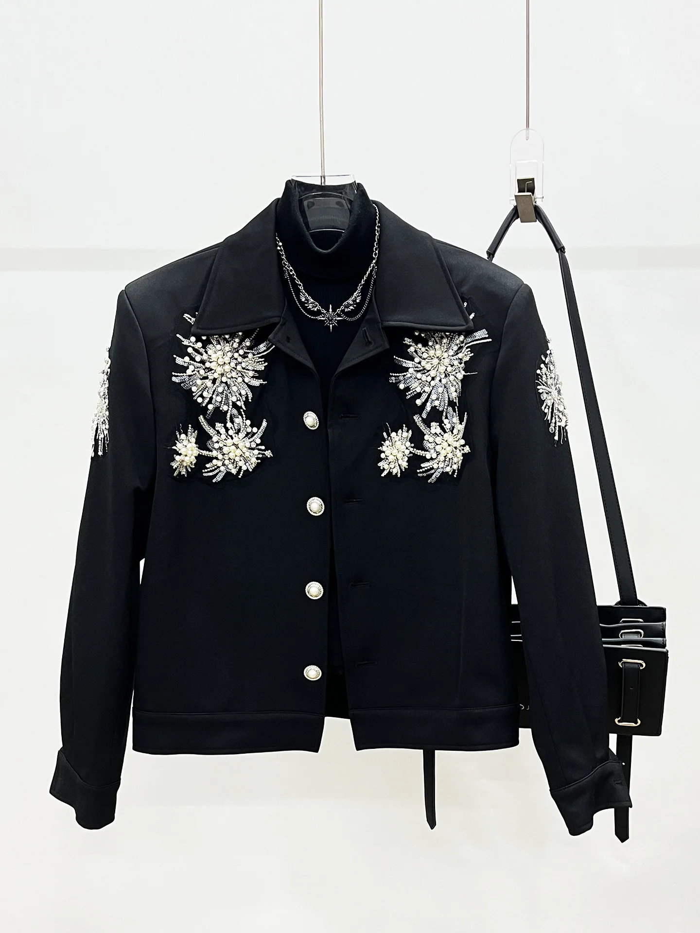 Elegant Pearl Embedded Diamond Design Jacket Men's Short Loose Fit Outerwear Black Stylish Zipper Decorated Casual Coat
Elegant Pearl Embedded Diamond Design Jacket Men's Short Loose Fit Outerwear Black Stylish Zipper Decorated Casual Coat