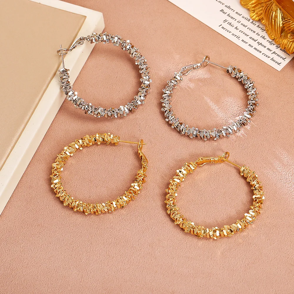 Fashionable and personalized broken silver large earrings, light luxury and high-end earrings, exquisite and versatile earrings
Fashionable and personalized broken silver large earrings, light luxury and high-end earrings, exquisite and versatile earrings