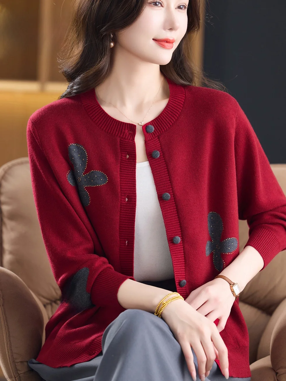 Spring Autumn Knitted Button up Loose Fit round Ne Sweater for Middle Aged Women Faionable Mommy Wear Printed Open Cardigan
Spring Autumn Knitted Button up Loose Fit round Ne Sweater for Middle Aged Women Faionable Mommy Wear Printed Open Cardigan
