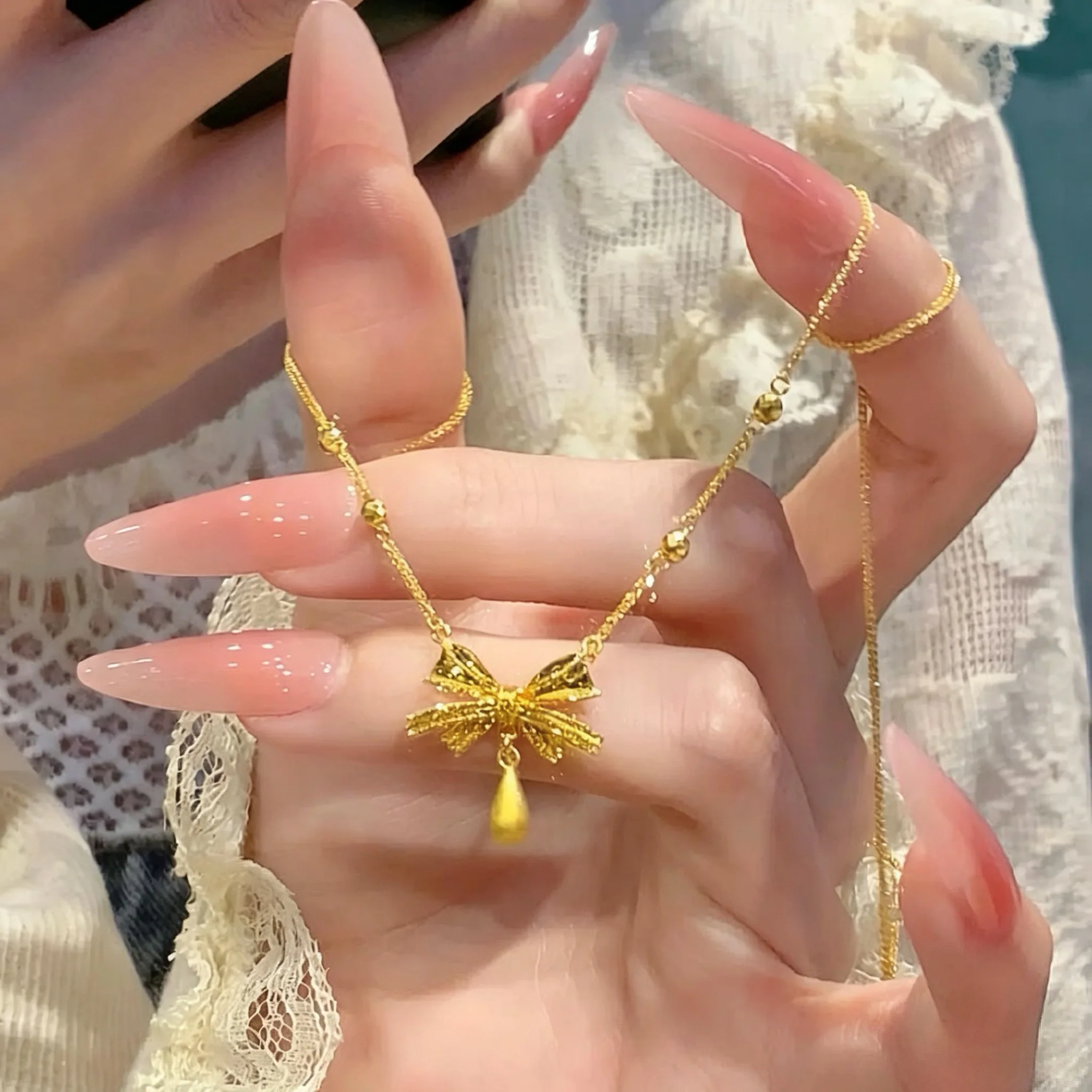 Luxurious 9999 sparkling shattered ice bowknot velvet drop necklace exquisite starlight bowknot collar chain
Luxurious 9999 sparkling shattered ice bowknot velvet drop necklace exquisite starlight bowknot collar chain
