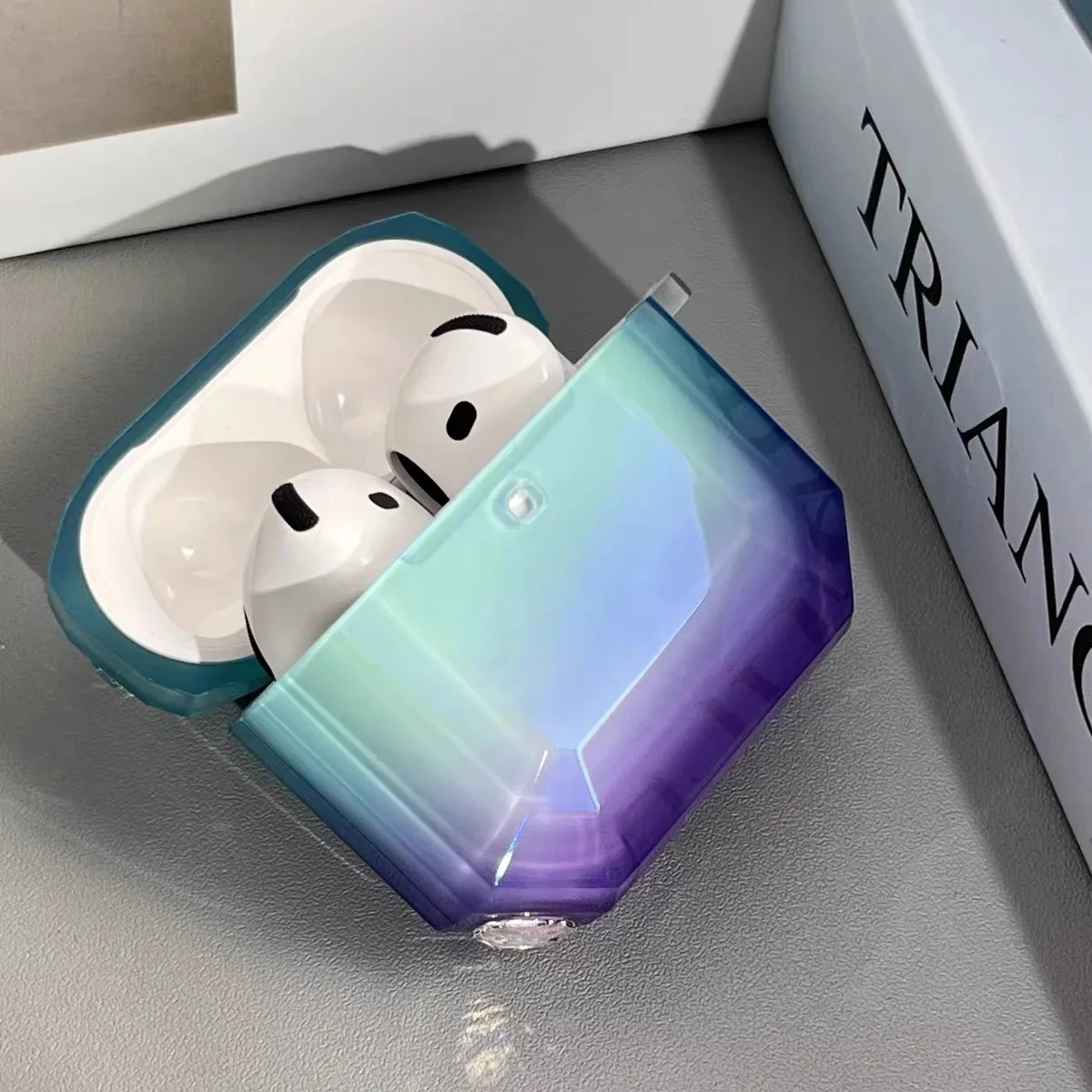Cutting process technology, silicone soft case for sugar cube-shaped design, suitable for AirPods, full-coverage anti-drop case
Cutting process technology, silicone soft case for sugar cube-shaped design, suitable for AirPods, full-coverage anti-drop case