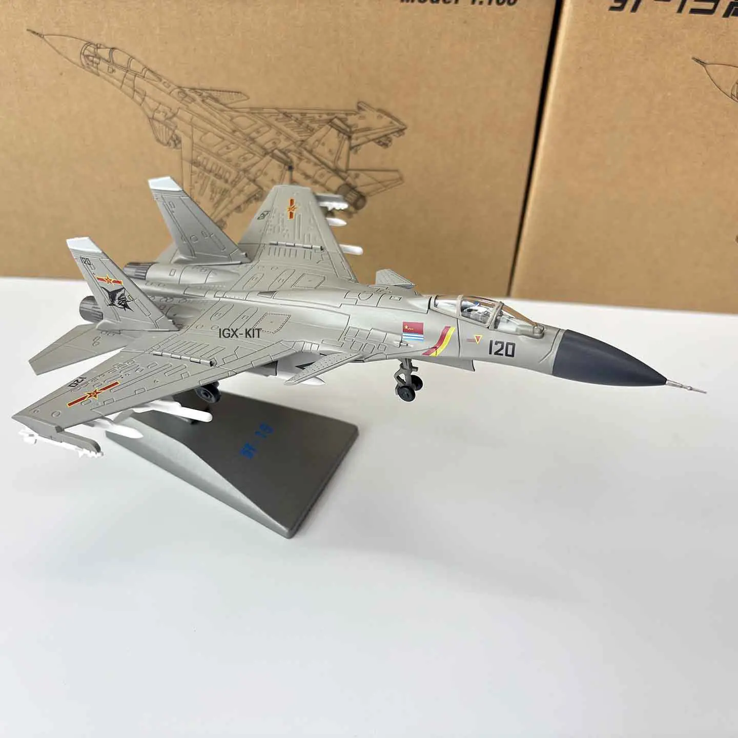 1/100 Китай J-20 15 Истребитель J15 Самолет Несущийся на базе самолета Имитация сплава Статическая модель
1/100 Китай J-20 15 Истребитель J15 Самолет Несущийся на базе самолета Имитация сплава Статическая модель