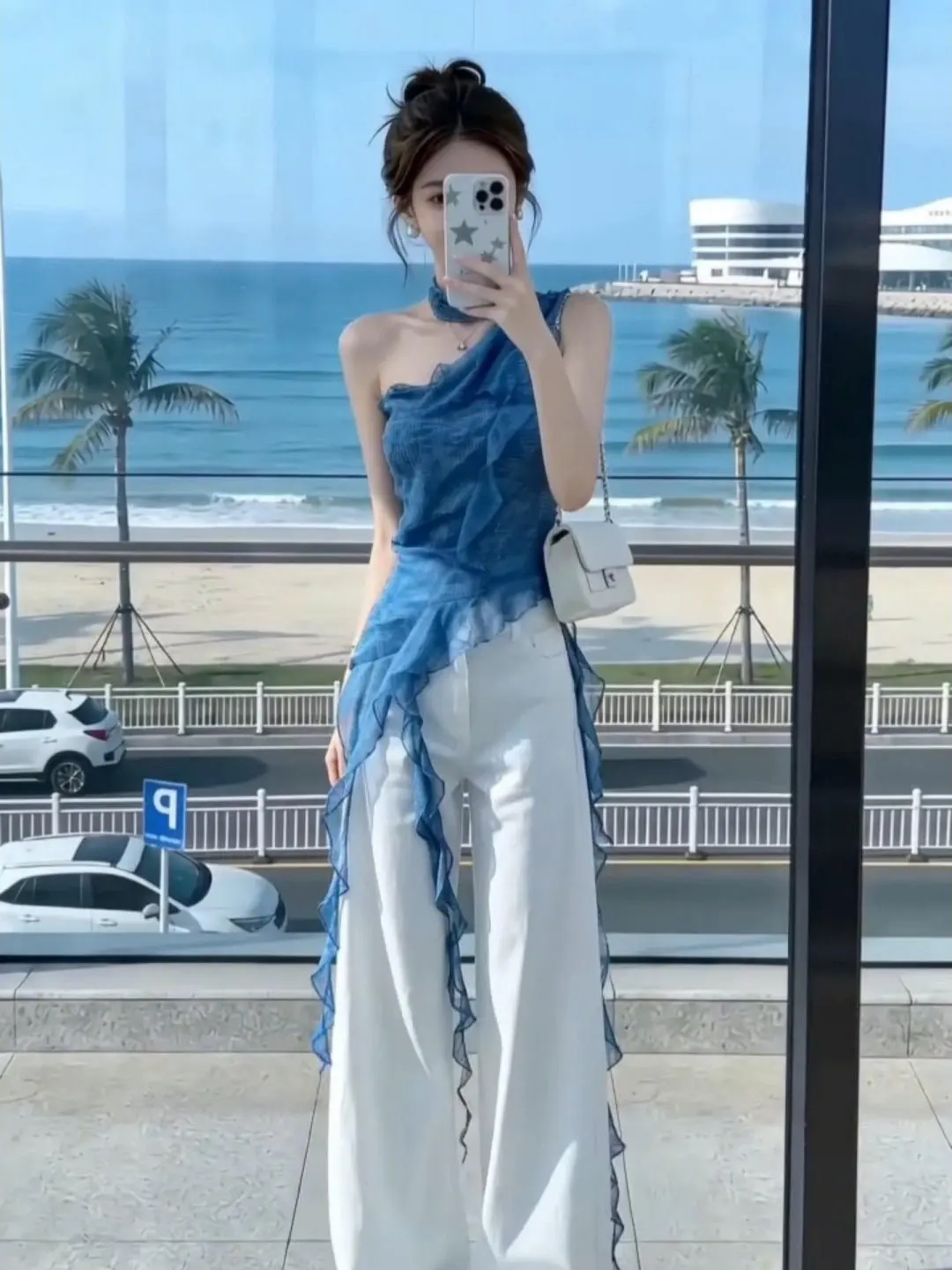 Синий кружевной топ с открытыми плечами для женщин, летний, облегающий, асимметричный, без рукавов, в корейском стиле, с брюками с высокой талией
Синий кружевной топ с открытыми плечами для женщин, летний, облегающий, асимметричный, без рукавов, в корейском стиле, с брюками с высокой талией