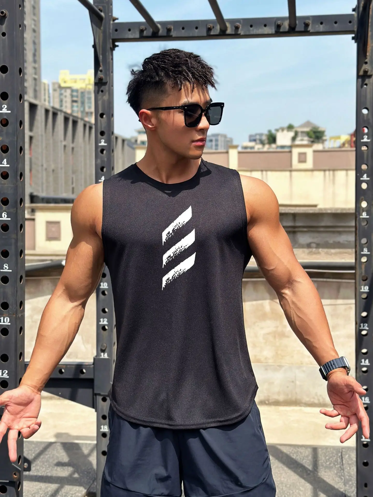 Summer New Trend Men's Pullover Round Neck Mesh Backing Shirt Men Sports Fitness Top Sleeveless Vest Speed Dry
Summer New Trend Men's Pullover Round Neck Mesh Backing Shirt Men Sports Fitness Top Sleeveless Vest Speed Dry