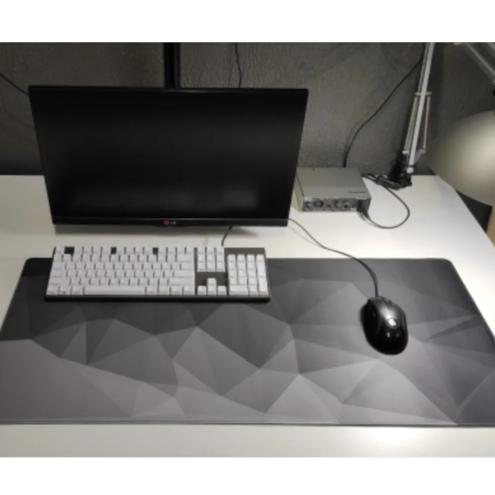 Black And White Geometric Gaming Mouse Pad Computer Gamer Mousepad Lock Edge Mouse Mat Game Accessories Keyboard Pads 50X120CM
Black And White Geometric Gaming Mouse Pad Computer Gamer Mousepad Lock Edge Mouse Mat Game Accessories Keyboard Pads 50X120CM