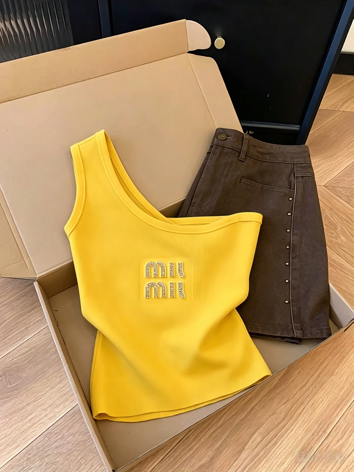 Yellow Knitted Heavy Embellished Vest Women's Summer Outerwear Sweet Spicy Sleeveless Top Self-Keeping Recommendation
Yellow Knitted Heavy Embellished Vest Women's Summer Outerwear Sweet Spicy Sleeveless Top Self-Keeping Recommendation