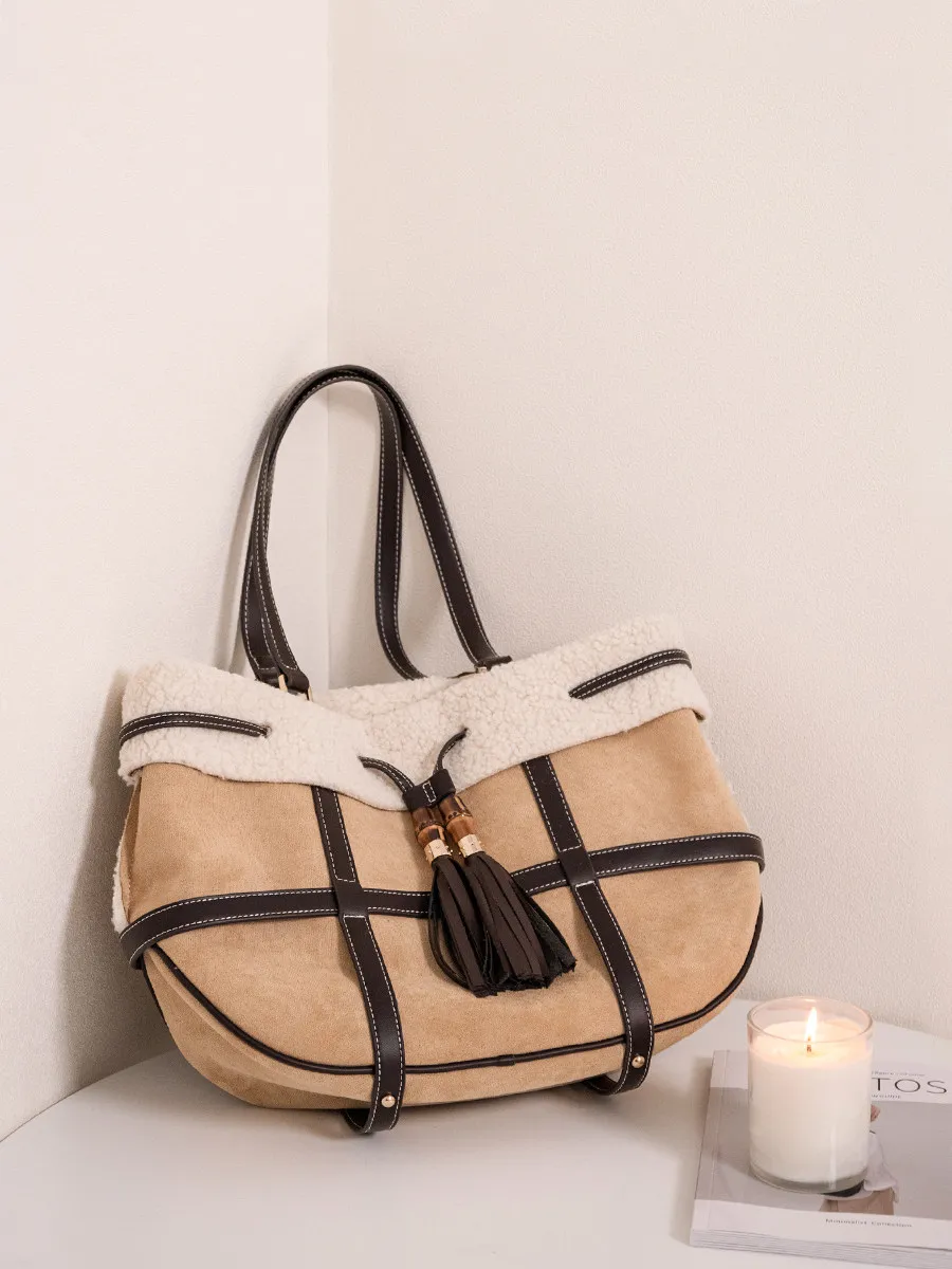 Retro Bamboo Fringed Plush Tote Bag Literary and Casual Lamb Wool Woven Contrasting Color Large Capacity Shoulder Bag for Women
Retro Bamboo Fringed Plush Tote Bag Literary and Casual Lamb Wool Woven Contrasting Color Large Capacity Shoulder Bag for Women