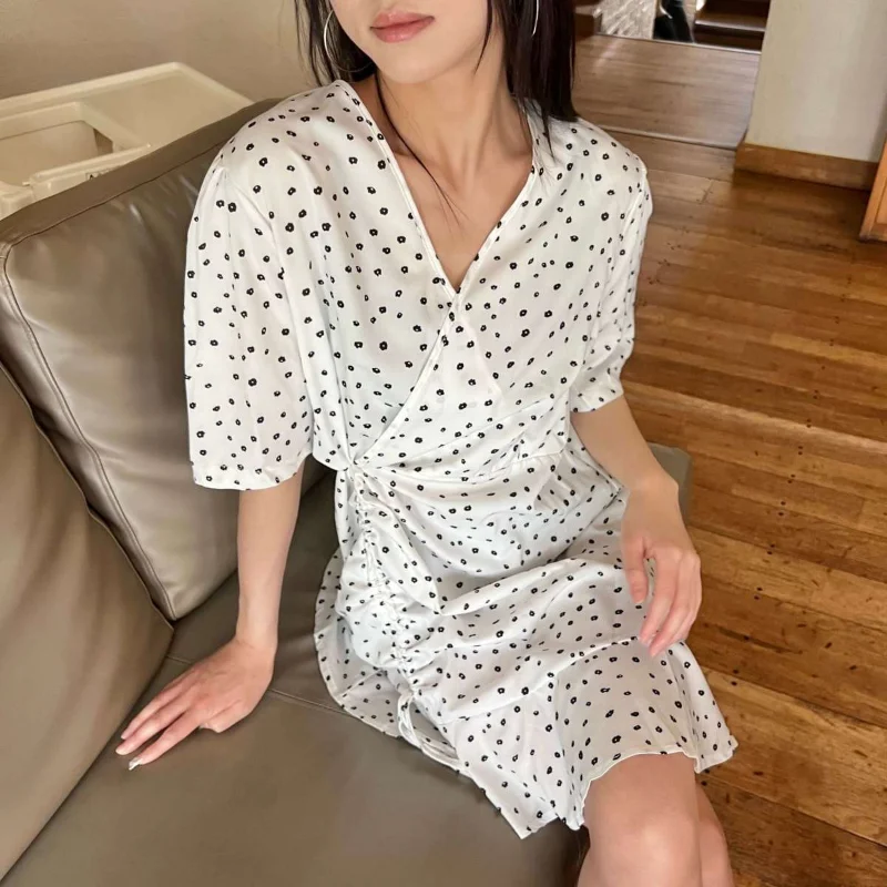 Женские платья с цветочным принтом, нестандартный v-образный вырез во французском стиле, нежные простые летние милые повседневные универсальные темпераментные модные платья
Женские платья с цветочным принтом, нестандартный v-образный вырез во французском стиле, нежные простые летние милые повседневные универсальные темпераментные модные платья