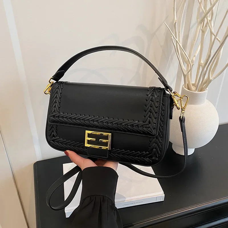 2025 New Women's Stylish Woven Handbag Crossbody with Chain Detail Eco-inspired Bamboo & Retro Fusion Perfect for Work & Leisure
2025 New Women's Stylish Woven Handbag Crossbody with Chain Detail Eco-inspired Bamboo & Retro Fusion Perfect for Work & Leisure