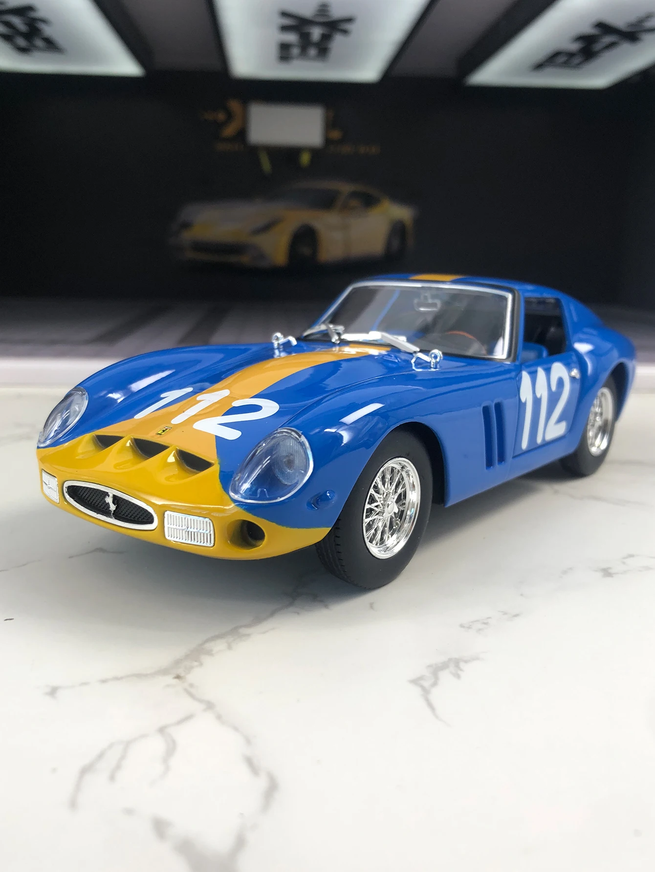 Bburago 1:24 simulation zinc alloy Ferrari 250 GTO model car, static ornament, metal collectible gift car
Bburago 1:24 simulation zinc alloy Ferrari 250 GTO model car, static ornament, metal collectible gift car