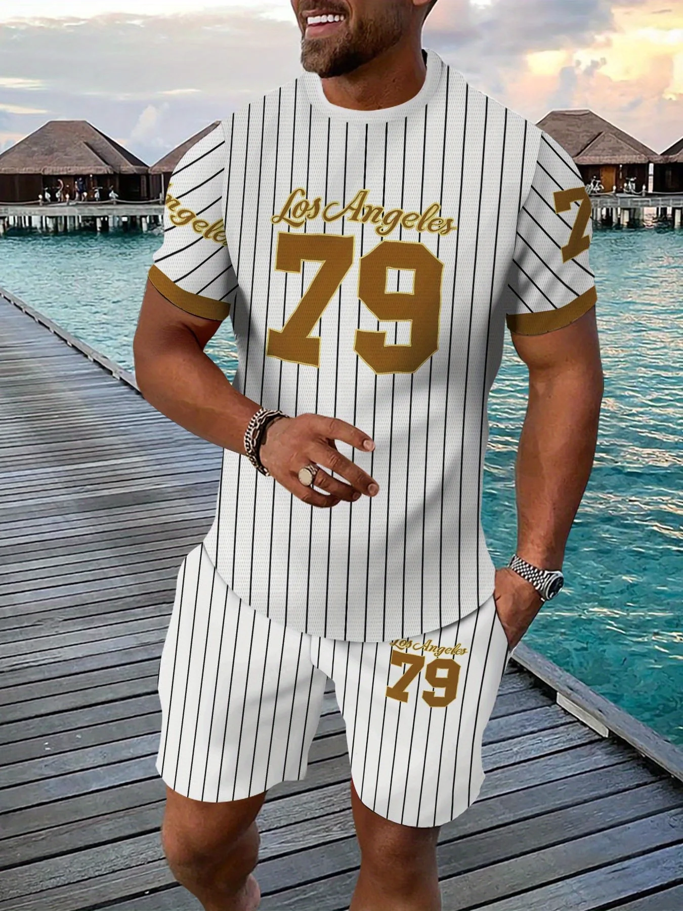 The 2025 new summer men's sportswear set features a round neck that dries quickly is fashionable and comfortable
The 2025 new summer men's sportswear set features a round neck that dries quickly is fashionable and comfortable