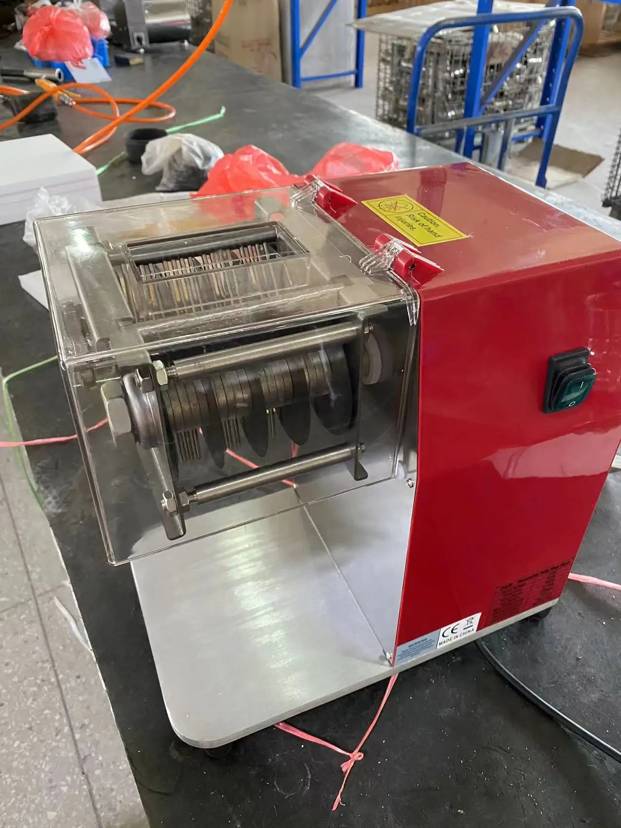 Небольшая машина для резки свежего мяса для столовых, кухонь, ресторанов, нарезка, измельчения кубиками, машины
Небольшая машина для резки свежего мяса для столовых, кухонь, ресторанов, нарезка, измельчения кубиками, машины