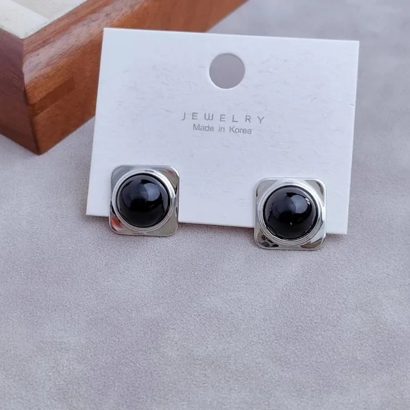 Qingdao Jewelry Personalized Retro Stud Earrings Summer Earrings Silver Needle Temperament Earrings Advanced Sense Niche Design
Qingdao Jewelry Personalized Retro Stud Earrings Summer Earrings Silver Needle Temperament Earrings Advanced Sense Niche Design