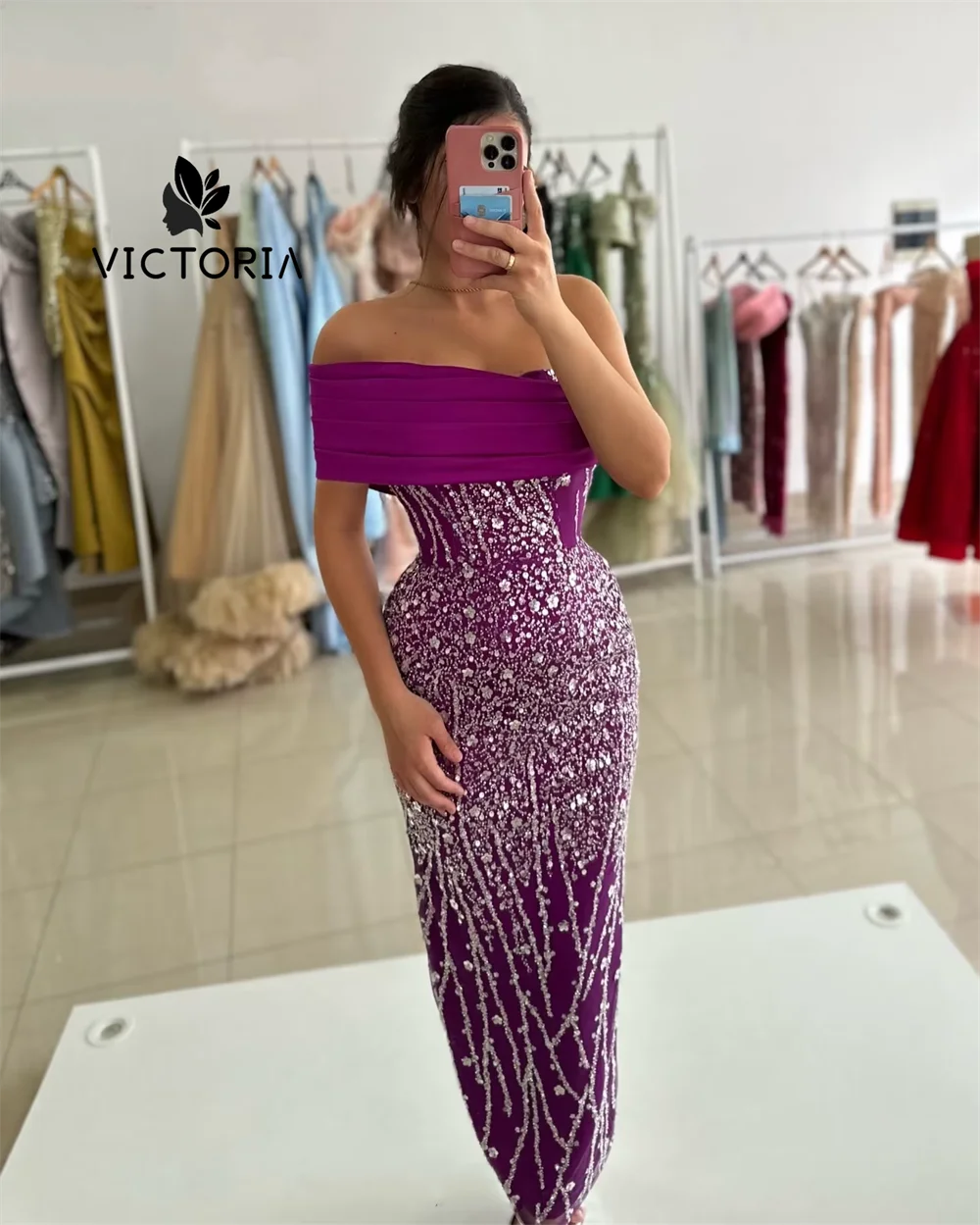 Violet Purple Prom Dresses Dubai Arabic Beaded Off the Shoulder Column Diamond Long Party Dress Vestidos De Fiesta Customized
Violet Purple Prom Dresses Dubai Arabic Beaded Off the Shoulder Column Diamond Long Party Dress Vestidos De Fiesta Customized