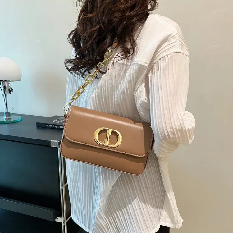 Геометрическая сумка-клатч, четкая квадратная форма с двумя отделениями, съемная цепочка, для ношения на плече и через плечо, новинка 2026 года
Геометрическая сумка-клатч, четкая квадратная форма с двумя отделениями, съемная цепочка, для ношения на плече и через плечо, новинка 2026 года