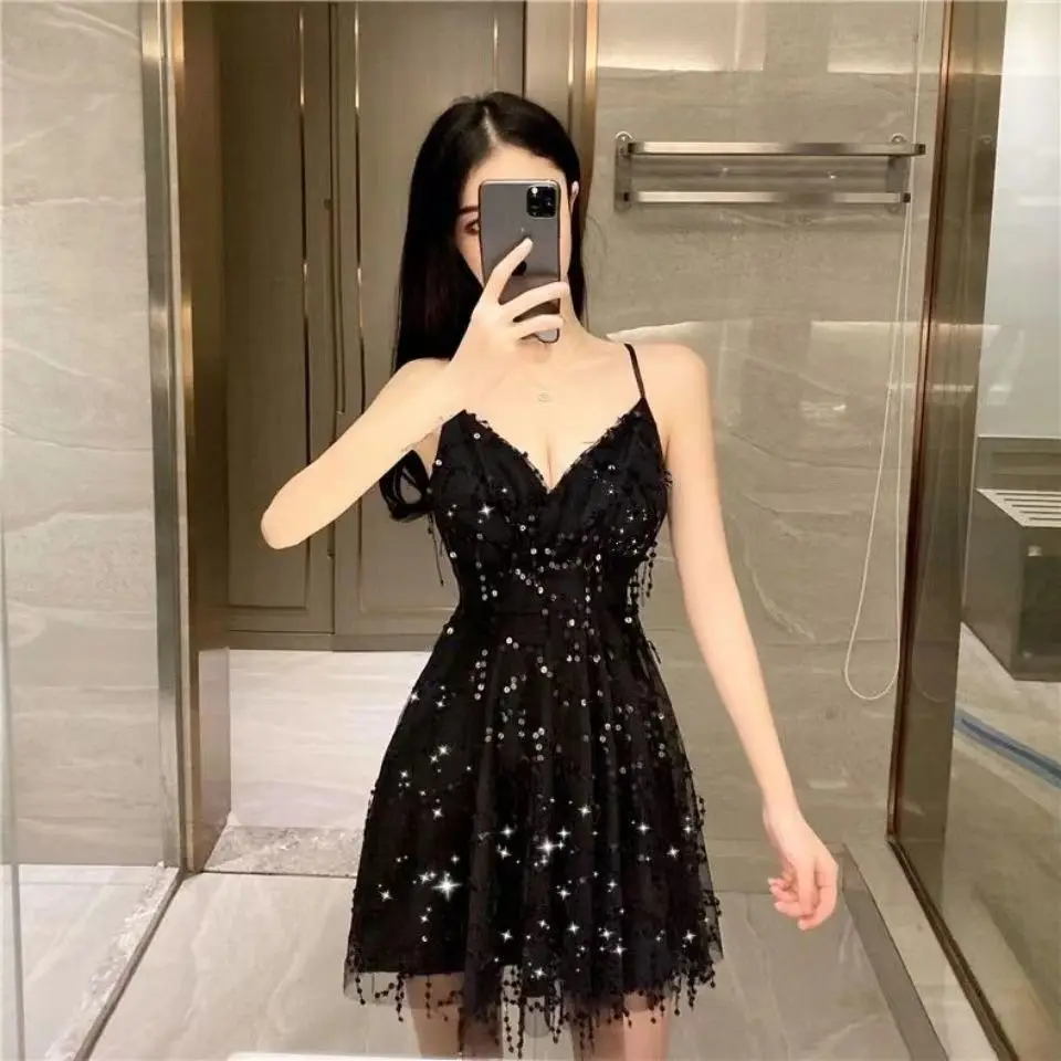2025 Suspender New A-line Women Summer Sequin Temperament Slim and Sexy V-neck Backless Dress
2025 Suspender New A-line Women Summer Sequin Temperament Slim and Sexy V-neck Backless Dress