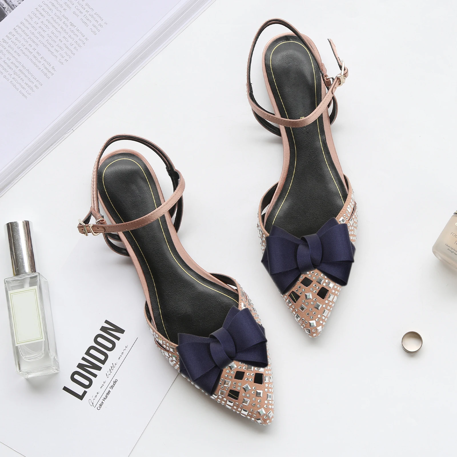 1 Pair Classic Fashion Ribbed Bow Shoe Clips Premium Cloth Buckle Reusable Decorative Accessories For Women High Heels Flats
1 Pair Classic Fashion Ribbed Bow Shoe Clips Premium Cloth Buckle Reusable Decorative Accessories For Women High Heels Flats