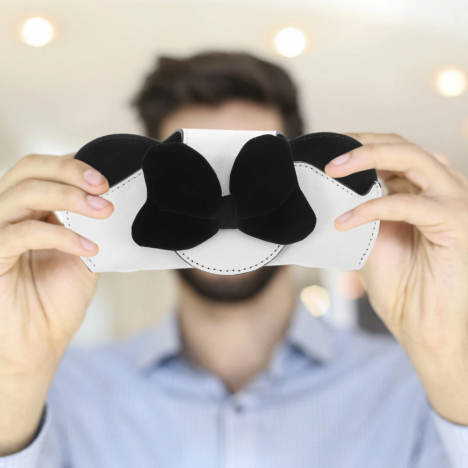 Car Glasses Holder Visor Clip Sunglasses Shelf Clips for Cars Multifunction Eyeglass Holders 
Car Glasses Holder Visor Clip Sunglasses Shelf Clips for Cars Multifunction Eyeglass Holders