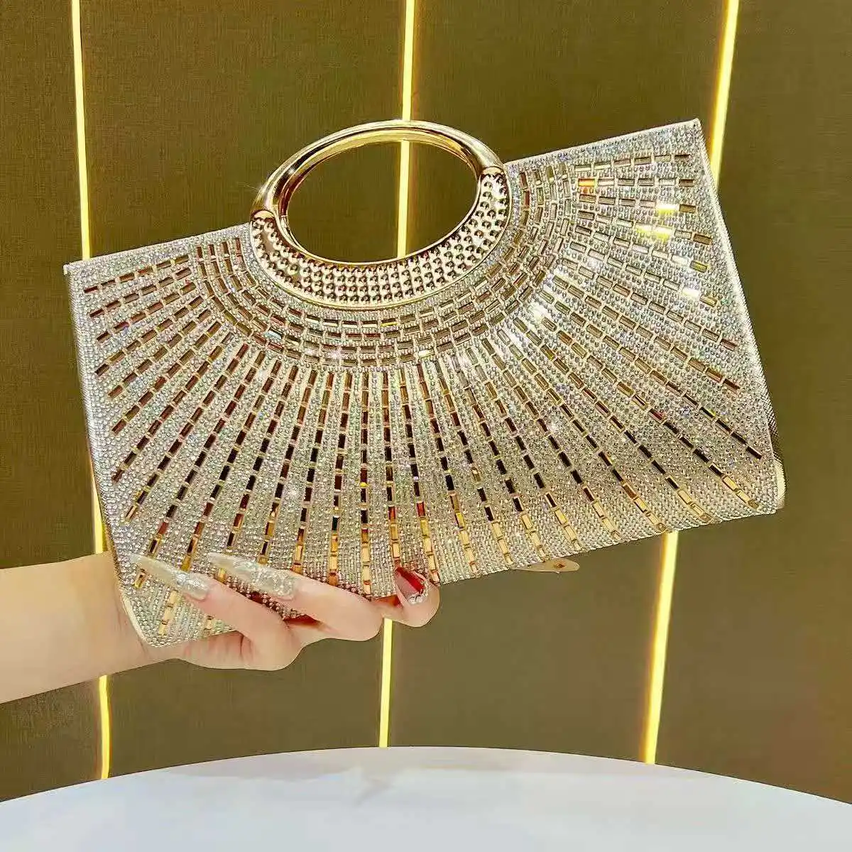 2026 High-quality handbags for European and American socialites - elegant single-shoulder bags for important banquets
2026 High-quality handbags for European and American socialites - elegant single-shoulder bags for important banquets