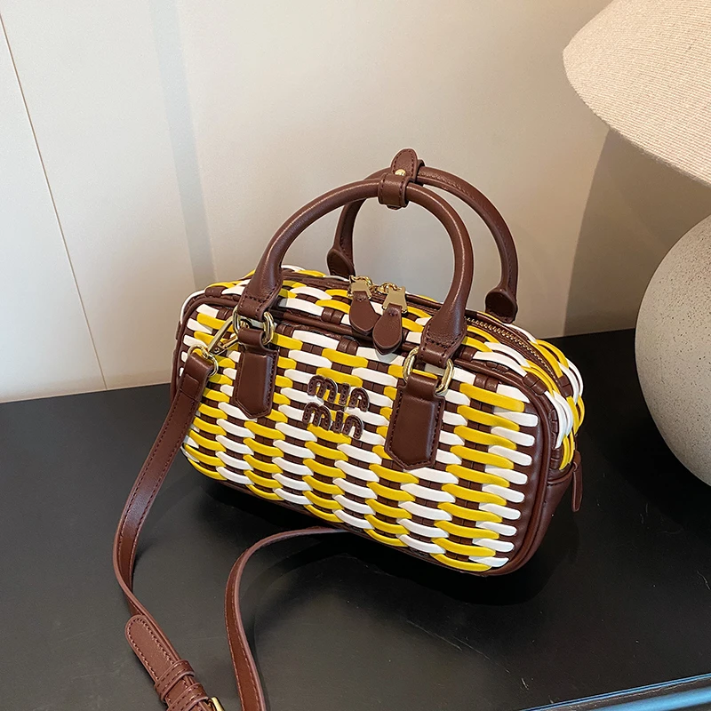 High Quality Shoulder Bag For Ladies, Premium Leather Messenger Option, Elegant Design For Everyday Carry
High Quality Shoulder Bag For Ladies, Premium Leather Messenger Option, Elegant Design For Everyday Carry