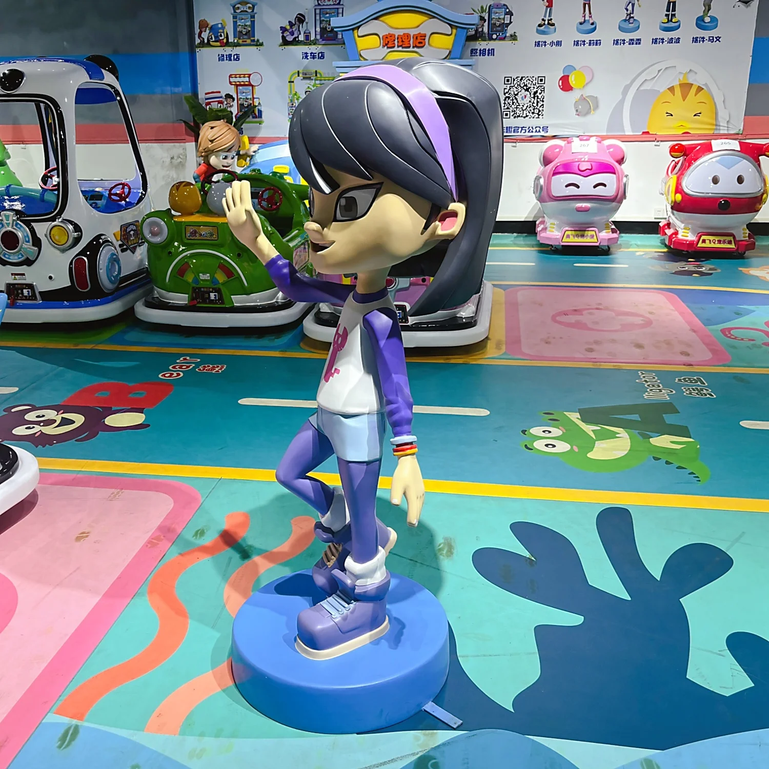 Customized 3D resin waterproof character famous cartoon IP model amusement park theme park floor decoration sculpture
Customized 3D resin waterproof character famous cartoon IP model amusement park theme park floor decoration sculpture
