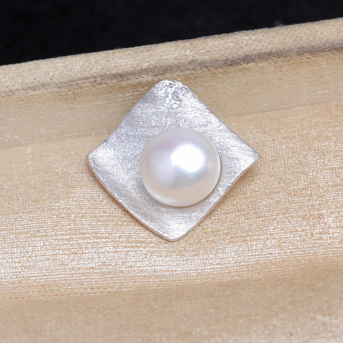 Wholesale 925 Sterling Silver Pendant Mounts Base Findings Settings Mountings Jewelry Fittings for 10-12mm Pearls 3pcs/lot
Wholesale 925 Sterling Silver Pendant Mounts Base Findings Settings Mountings Jewelry Fittings for 10-12mm Pearls 3pcs/lot