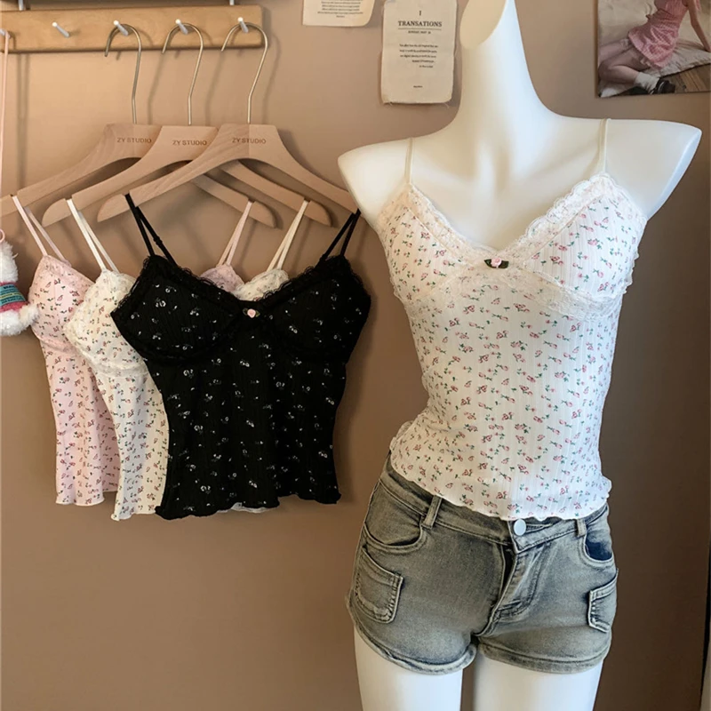 In Stock Summer New V-Neck Lace Patchwork Floral Strap Camisole with Chest Pad and Beautiful Back Design
In Stock Summer New V-Neck Lace Patchwork Floral Strap Camisole with Chest Pad and Beautiful Back Design